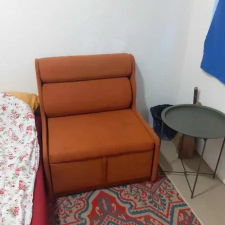 Apartment самостоятелна с душ с вход от тротоара на 3 мин пеш от автогара Warna