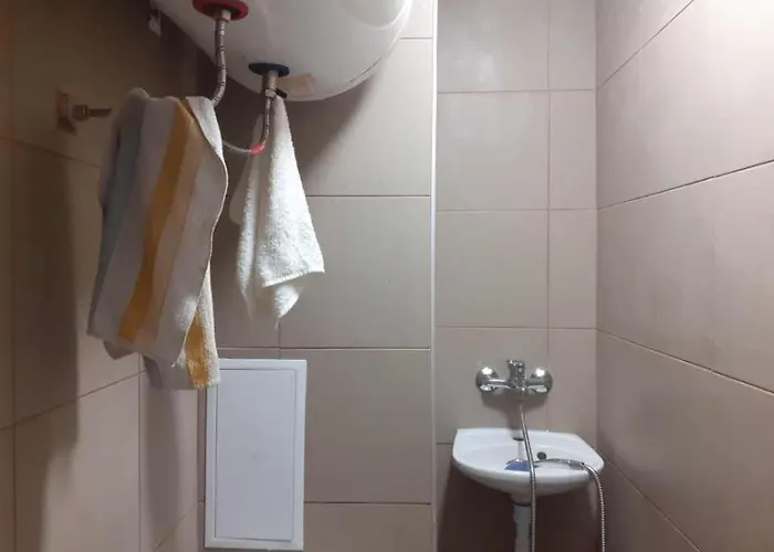 Apartment самостоятелна с душ с вход от тротоара на 3 мин пеш от автогара Varna