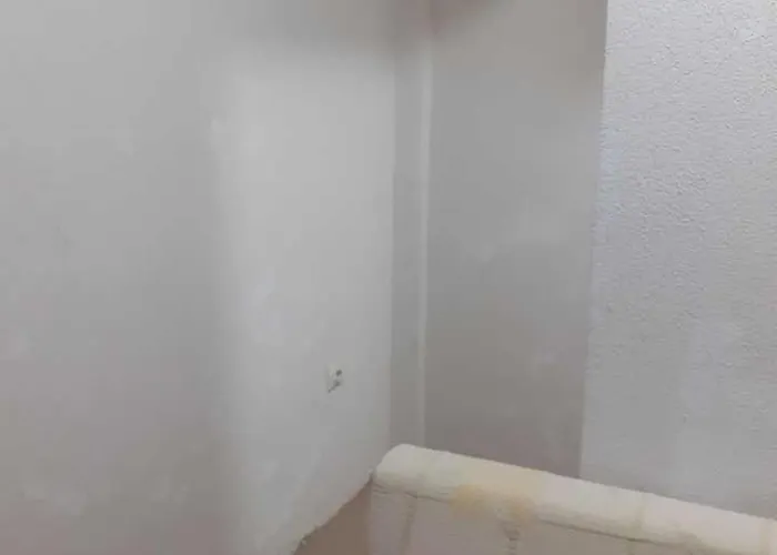 самостоятелна с душ с вход от тротоара на 3 мин пеш от автогара Apartment Varna